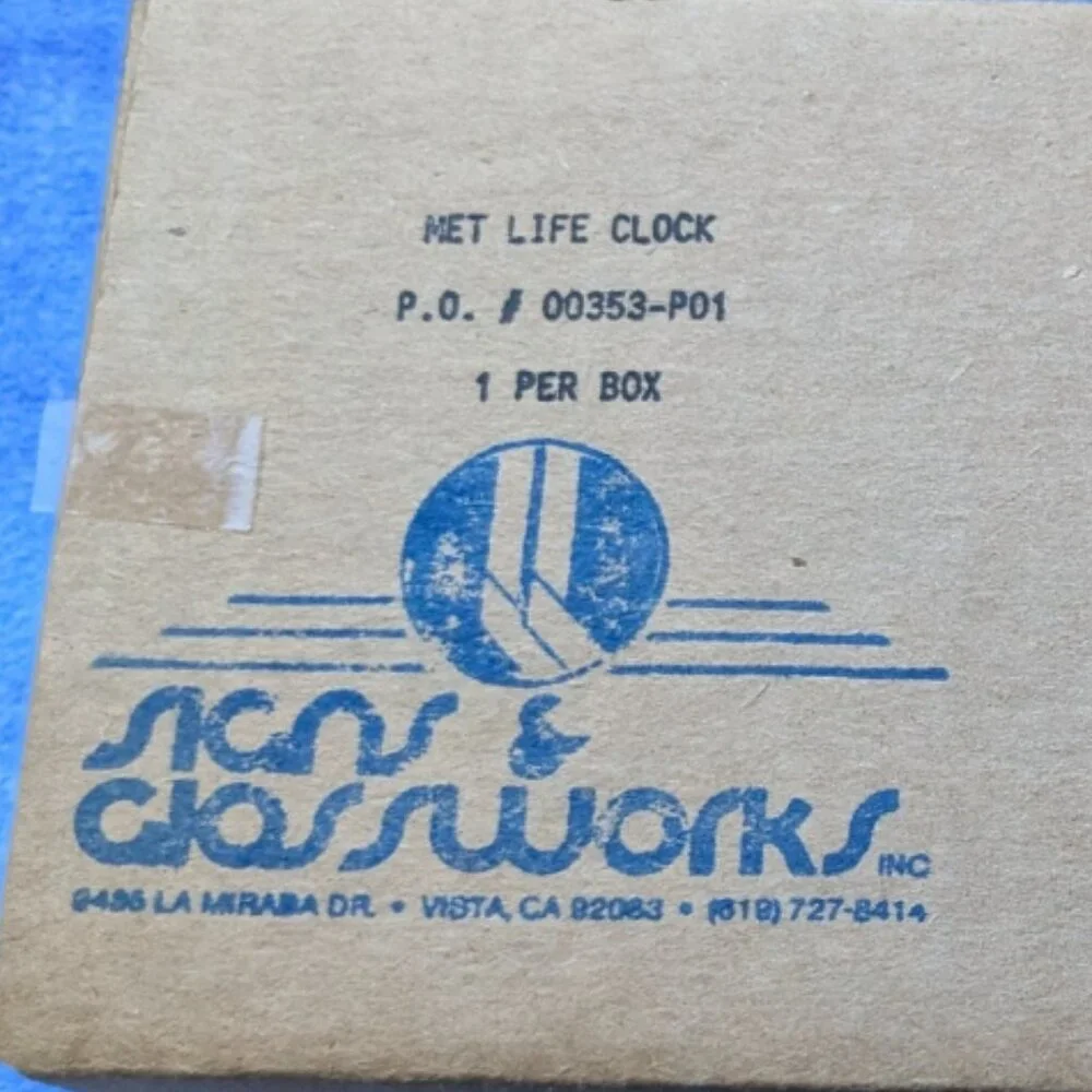 Snoppy/Woodstock Met Life Clock